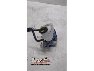 Gebruikte Hoofdremcilinder Lexus IS (E3) 300h 2.5 16V Prijs € 259,00 Margeregeling aangeboden door LvS Carparts