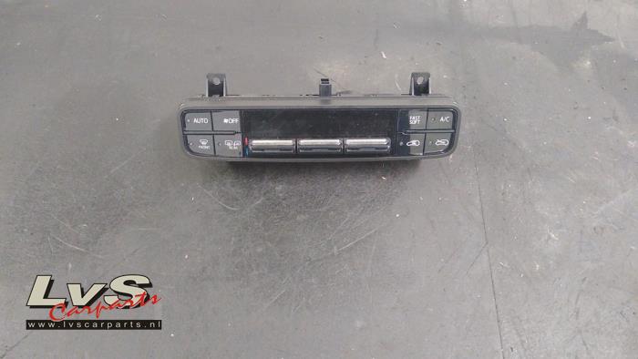 Toyota Auris Air conditioning control panel