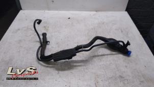 Gebruikte Vulpijp ad-blue tank Peugeot Partner (EA//EF/EN/EU) 1.6 BlueHDI 75 Prijs € 125,00 Margeregeling aangeboden door LvS Carparts