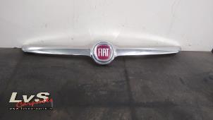 Gebruikte Grille Fiat 500L (199) 1.4 16V Prijs € 40,00 Margeregeling aangeboden door LvS Carparts