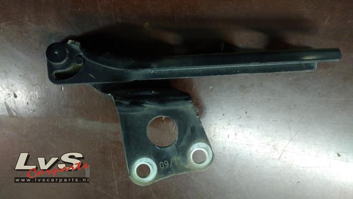 Skoda Yeti Bonnet Hinge