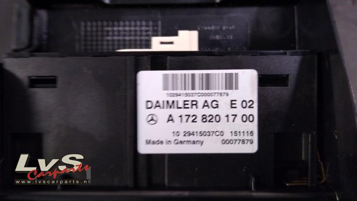 AUX/USB aansluiting van een Mercedes-Benz A (W176) 1.5 A-180 CDI, A-180d 16V 2015