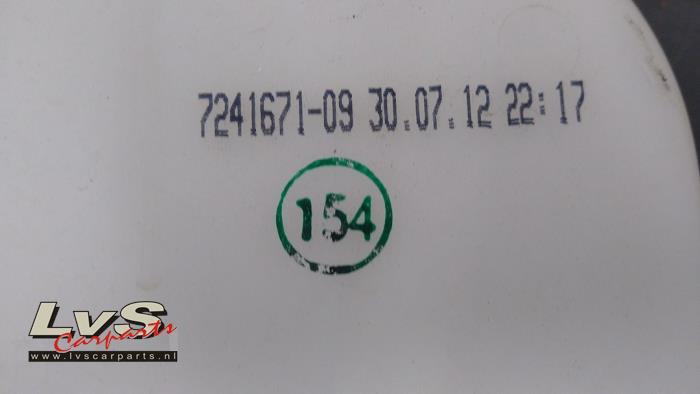 Ruitensproeiertank voor van een BMW 3 serie (F30) 316d 2.0 16V 2012
