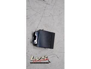 Gebruikte AUX/USB aansluiting Hyundai i10 (B5) 1.2 16V Prijs € 14,00 Margeregeling aangeboden door LvS Carparts
