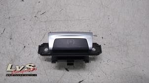 Gebruikte Handrem schakelaar Peugeot 308 (L3/L8/LB/LH/LP) 1.6 BlueHDi 120 Prijs € 19,00 Margeregeling aangeboden door LvS Carparts