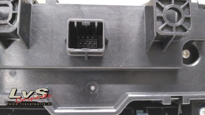 Kachel Bedieningspaneel van een Honda Jazz (GR) 1.5 eHEV 16V 2020