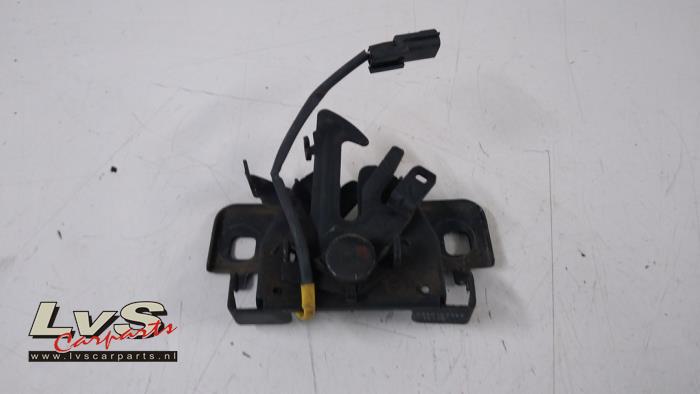 Renault Clio Bonnet lock mechanism