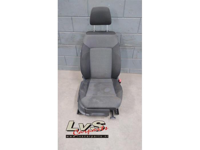 Volkswagen Polo Seat, right