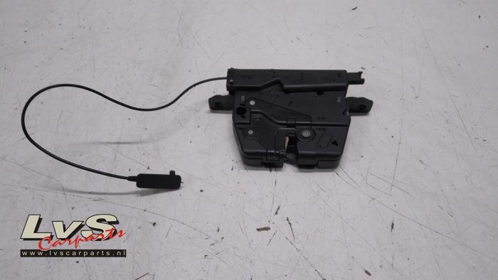 BMW X1 Tailgate lock mechanism