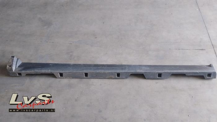 Landrover Discovery Side skirt, right