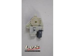 Gebruikte Motor electrisch raam Skoda Fabia III Combi (NJ5) 1.2 TSI 16V Greentech Prijs € 20,00 Margeregeling aangeboden door LvS Carparts