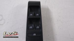 Gebruikte Elektrisch Raam Schakelaar Skoda Fabia III Combi (NJ5) 1.2 TSI 16V Greentech Prijs € 25,00 Margeregeling aangeboden door LvS Carparts