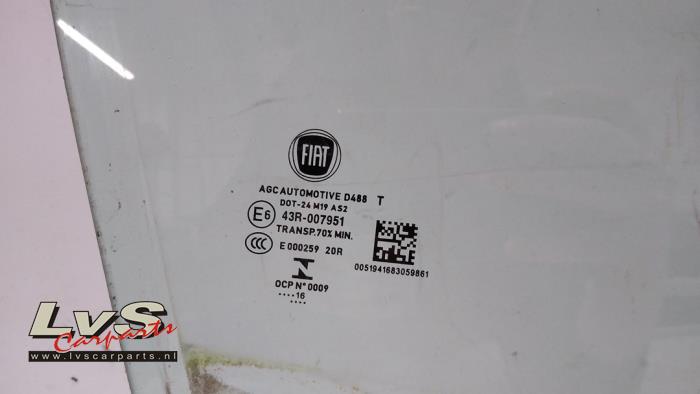 Portierruit 4Deurs rechts-voor van een Fiat 500X (334) 1.4 Multi Air 16V 2016
