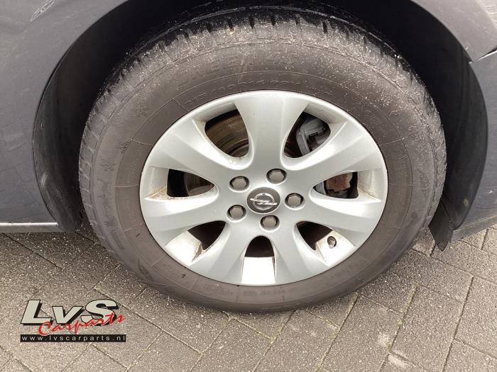 Opel Astra Felgen Set + Reifen