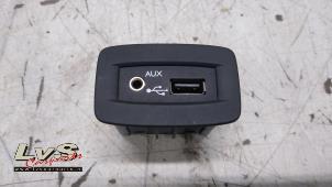 Gebruikte AUX/USB aansluiting Renault Scénic III (JZ) 1.5 dCi 110 Prijs € 24,00 Margeregeling aangeboden door LvS Carparts