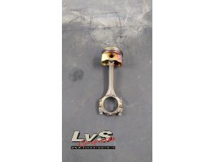 Gebruikte Zuiger Toyota Yaris III (P13) 1.33 16V Dual VVT-I Prijs € 50,00 Margeregeling aangeboden door LvS Carparts