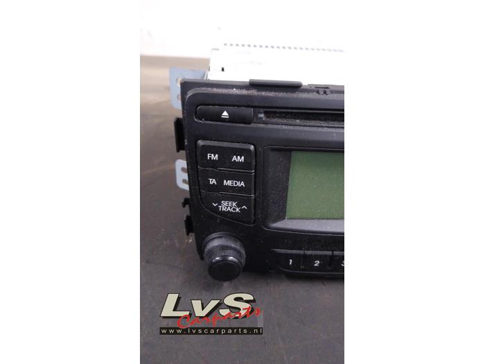 Radio CD Speler van een Hyundai iX20 (JC) 1.4 CRDi 16V 2010