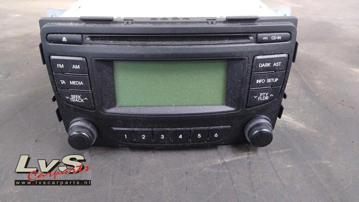 Radio CD Speler van een Hyundai iX20 (JC) 1.4 CRDi 16V 2010