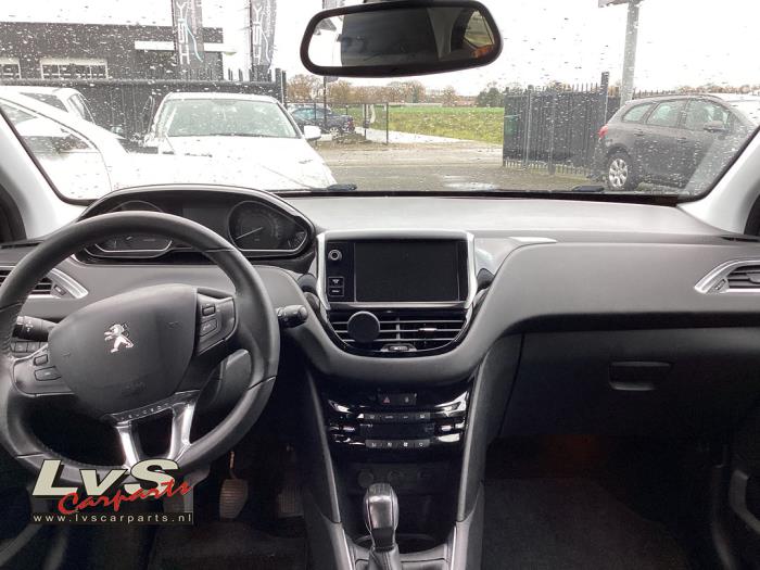 Peugeot 208 Airbag set + dashboard