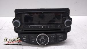 Gebruikte Radio CD Speler Opel Corsa E 1.4 16V Prijs € 150,00 Margeregeling aangeboden door LvS Carparts
