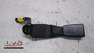 Gebruikte Veiligheidsgordel Insteek midden-achter Mercedes C (W204) 2.2 C-220 CDI 16V Prijs € 16,00 Margeregeling aangeboden door LvS Carparts