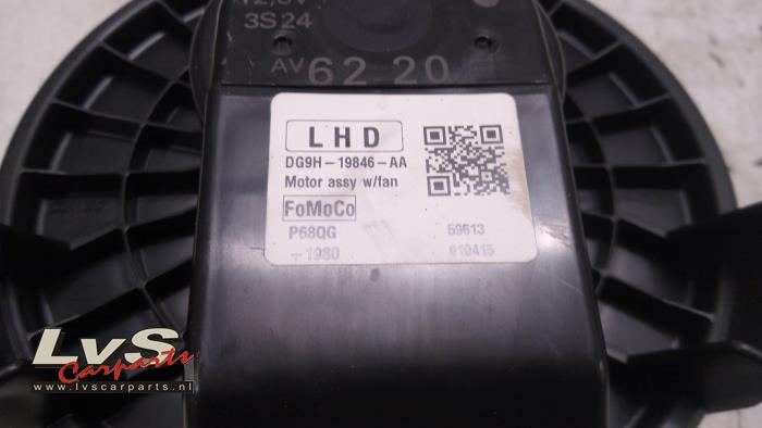 Kachel Ventilatiemotor van een Ford Mondeo V Wagon 2.0 TDCi 180 16V 2015