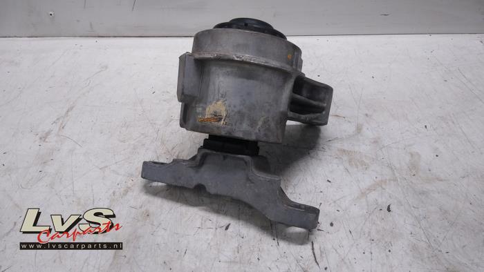 Ford Mondeo Engine mount