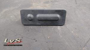 Gebruikte Schakelaar achterklep DS Automobiles DS 7 Crossback 1.6 16V PureTech 225 Prijs € 80,00 Margeregeling aangeboden door LvS Carparts