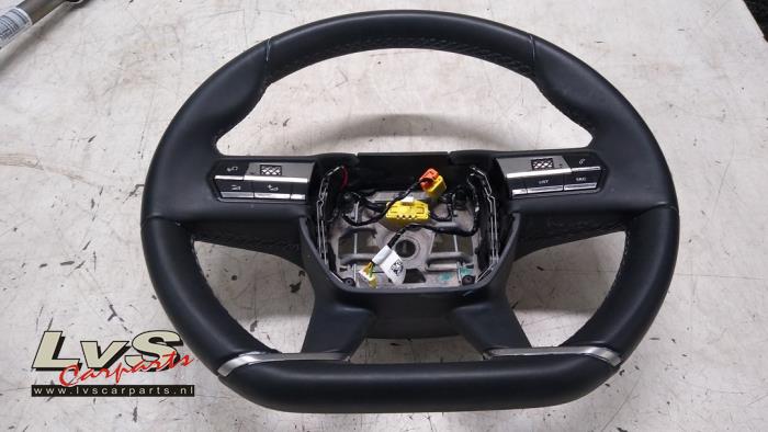 DS Automobiles DS7 Crossback Steering wheel