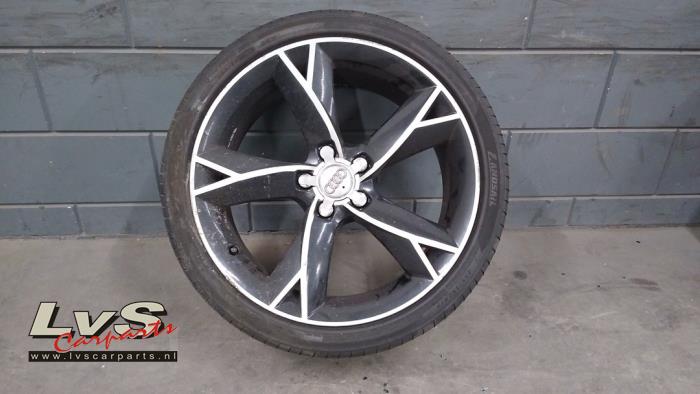 Audi A4 Wheel + tyre