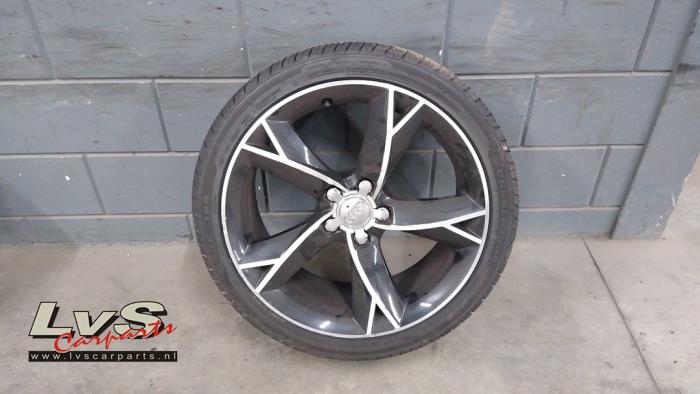 Audi A4 Wheel + tyre