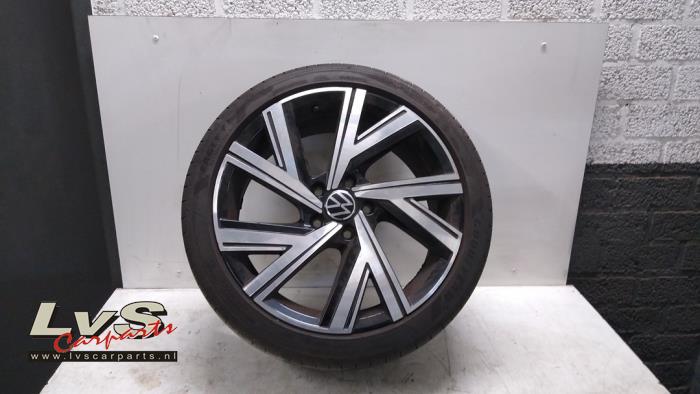 Volkswagen Golf Wheel + tyre