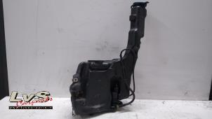 Gebruikte Ruitensproeiertank voor Mercedes C Estate (S204) 2.2 C-180 CDI 16V BlueEFFICIENCY Prijs € 30,00 Margeregeling aangeboden door LvS Carparts