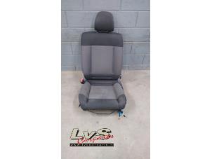 Gebruikte Voorstoel links Citroen C4 Cactus (0B/0P) 1.2 PureTech 82 12V Prijs € 125,00 Margeregeling aangeboden door LvS Carparts