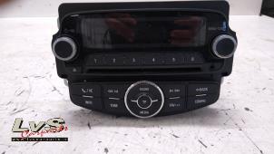 Gebruikte Radio CD Speler Opel Corsa E 1.2 16V Prijs € 150,00 Margeregeling aangeboden door LvS Carparts