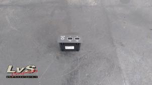 Gebruikte AUX/USB aansluiting Renault Zoé (AG) R135 Prijs € 20,00 Margeregeling aangeboden door LvS Carparts