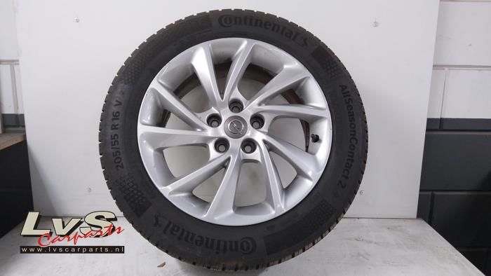 Opel Astra Wheel + tyre