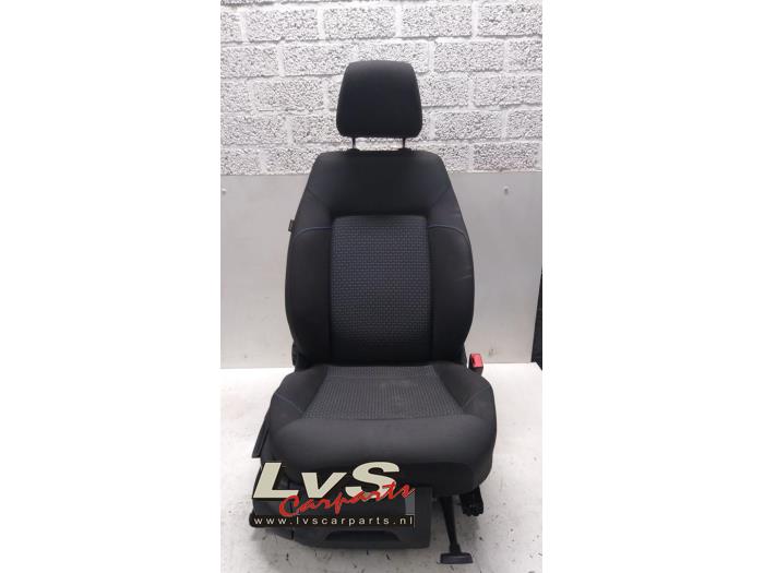 Volkswagen Polo Seat, right