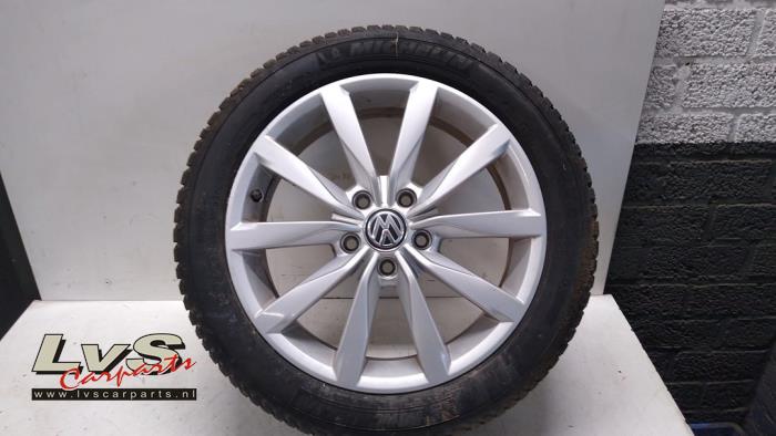 Volkswagen Golf Wheel + winter tyre