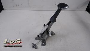 Gebruikte Handremhendel Citroen C3 Aircross I (2C/2R) 1.2 e-THP PureTech 110 Prijs € 50,00 Margeregeling aangeboden door LvS Carparts