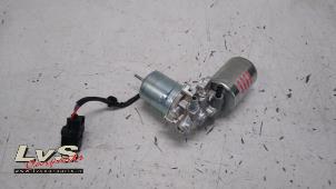 Gebruikte Vacuumpomp Rembekrachtiging Toyota RAV4 (A5) 2.5 Hybrid 16V Prijs € 245,00 Margeregeling aangeboden door LvS Carparts