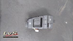 Gebruikte Schakelaar handrem Toyota RAV4 (A5) 2.5 Hybrid 16V Prijs € 95,00 Margeregeling aangeboden door LvS Carparts