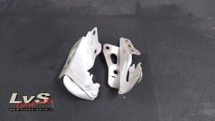 Gebruikte Motorkap Scharnier Seat Ibiza IV (6J5) 1.2 12V Prijs € 20,00 Margeregeling aangeboden door LvS Carparts
