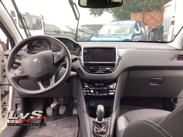 Peugeot 208 Airbag set + dashboard