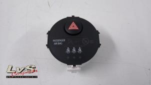 Gebruikte Alarmlicht Schakelaar Toyota Yaris III (P13) 1.5 16V Hybrid Prijs € 20,00 Margeregeling aangeboden door LvS Carparts