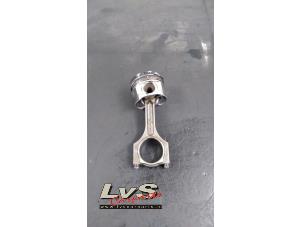 Gebruikte Zuiger BMW 3 serie (F30) 318d 2.0 16V Prijs € 50,00 Margeregeling aangeboden door LvS Carparts