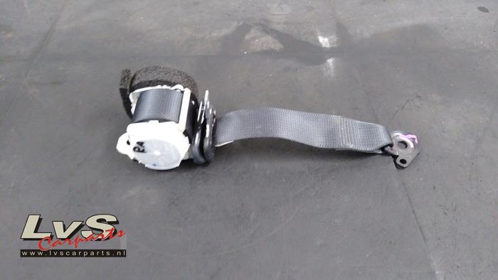 Toyota Yaris Rear seatbelt, right