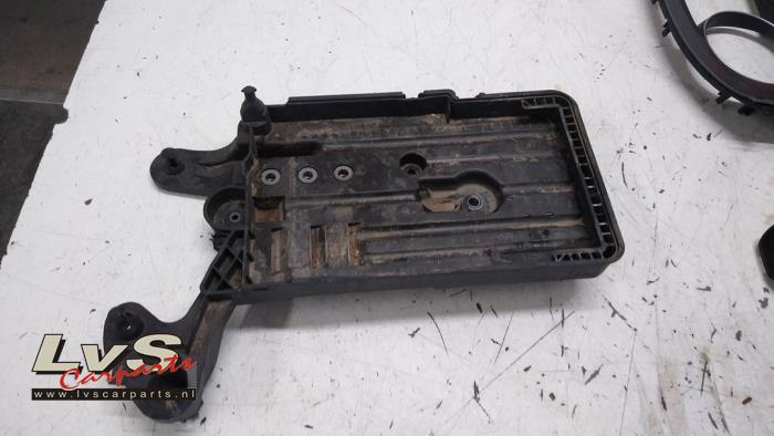 Volkswagen Golf Battery box