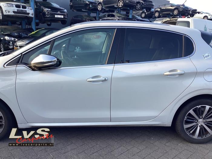 Peugeot 208 Door 4-door, front left