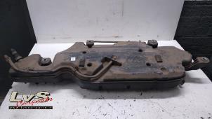 Gebruikte Tank adblue Mercedes B (W247) 2.0 B-200d Prijs € 400,00 Margeregeling aangeboden door LvS Carparts